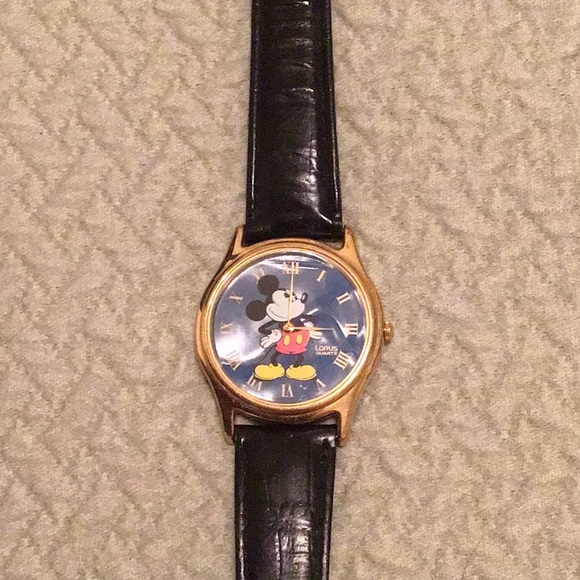 Men’ Mickey Mouse Watch - Picture 2 of 5